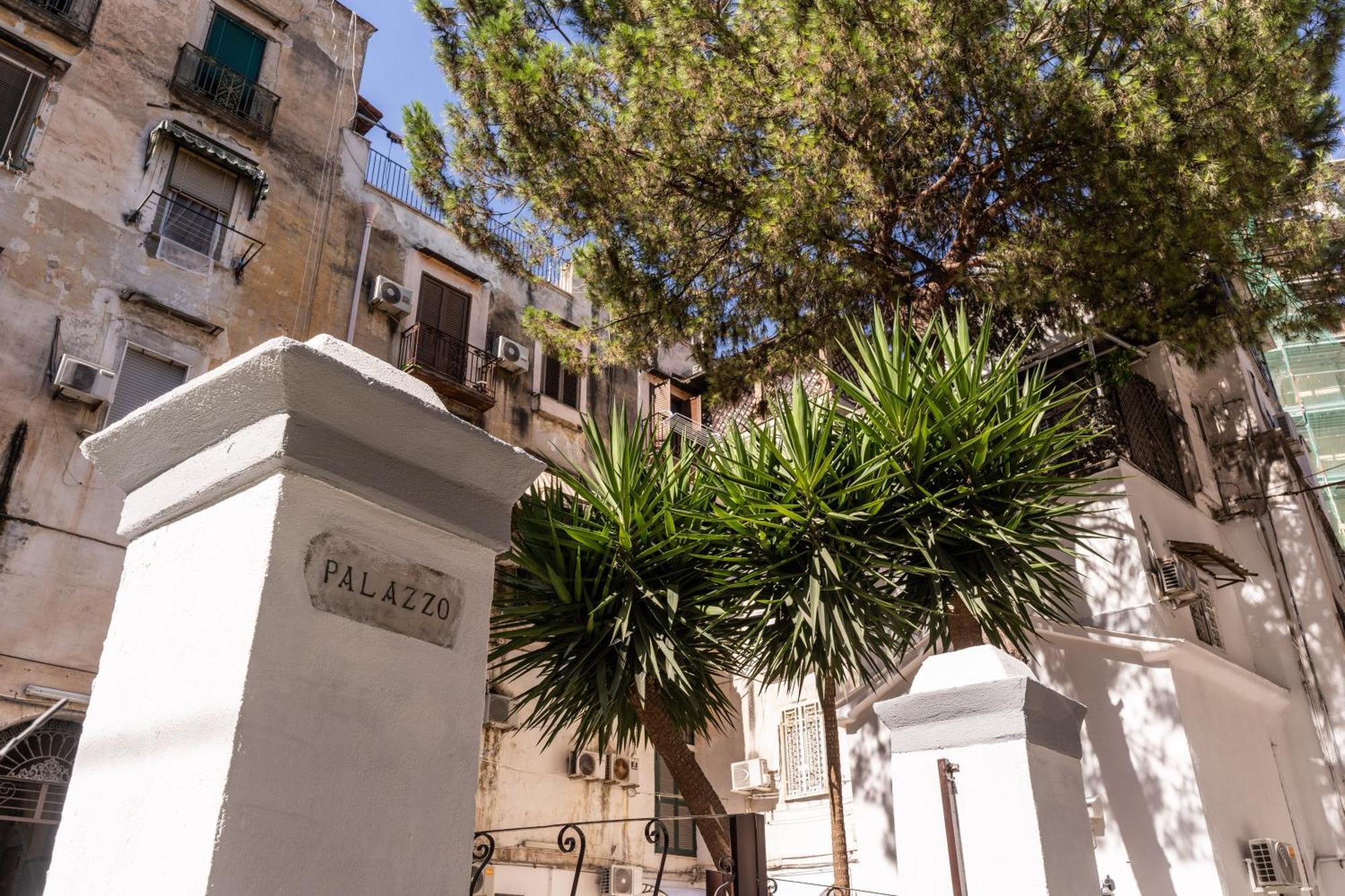The Quarters Naples Apartments Екстер'єр фото