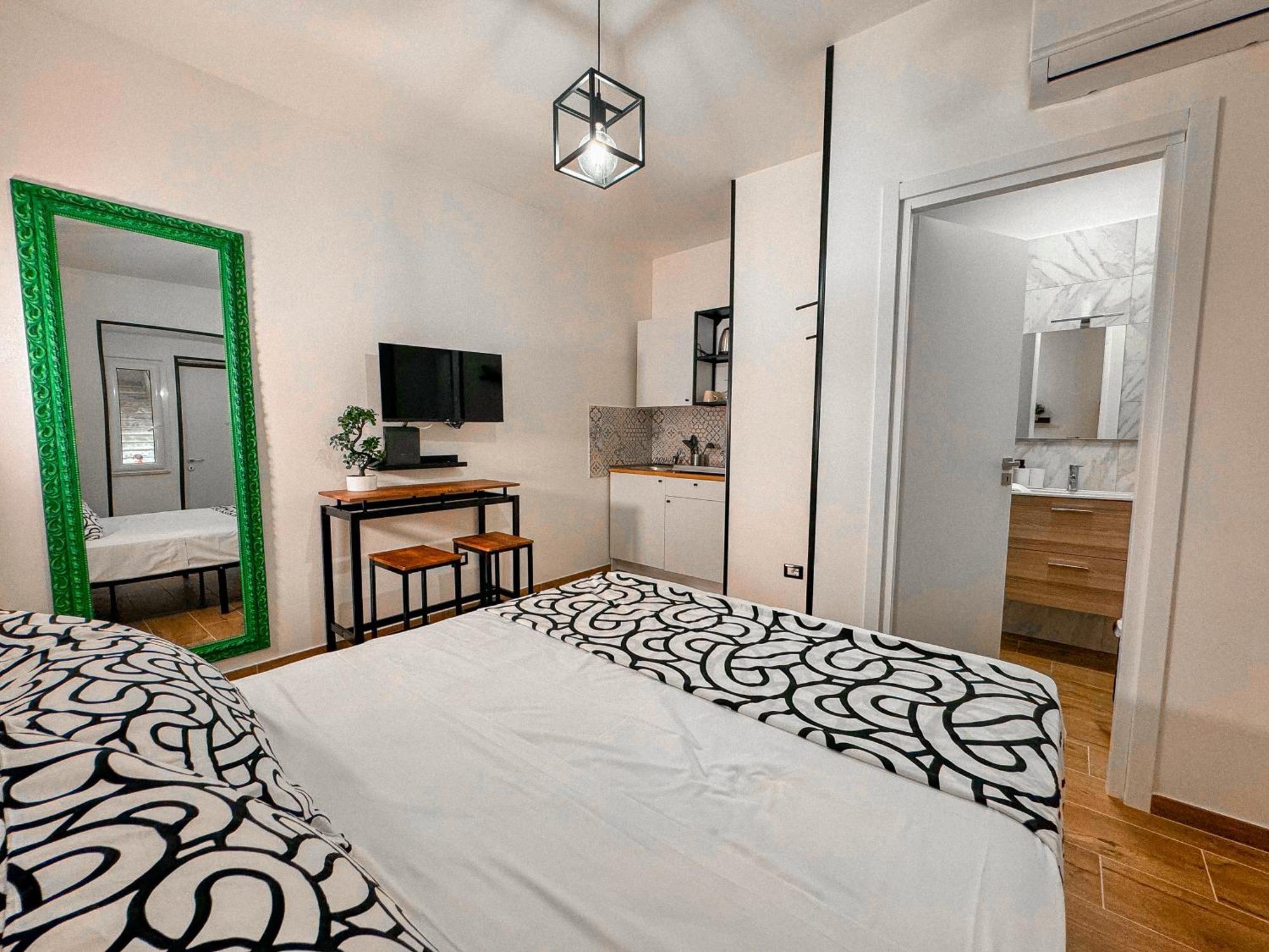 The Quarters Naples Apartments Екстер'єр фото