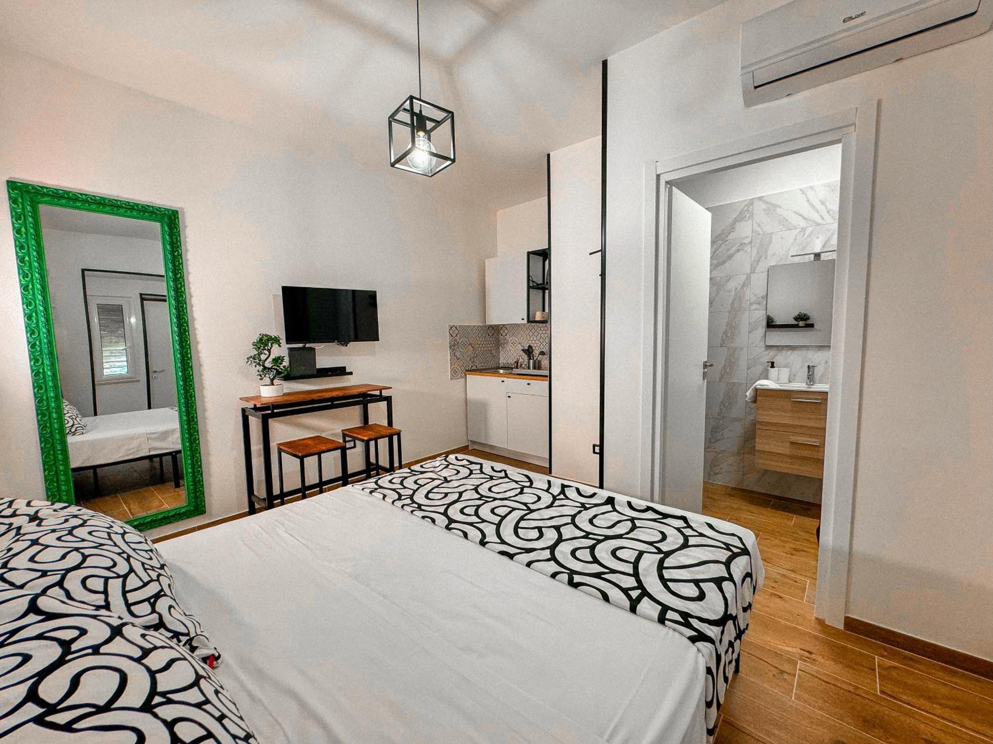 The Quarters Naples Apartments Екстер'єр фото